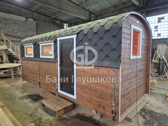 Баня «Буханочка» 2,4х6м из бочковой термодоски со входом в комнату отдыха
